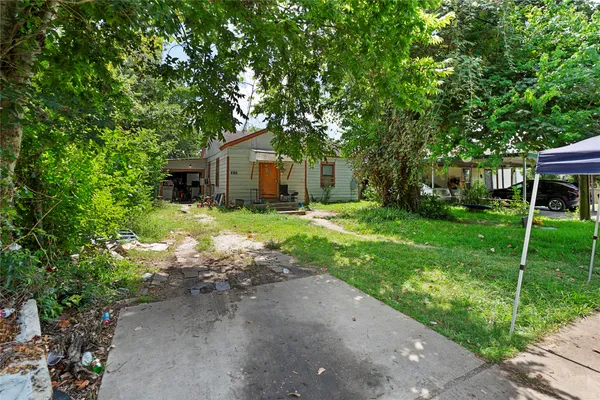 a backyard of a house with table and chairs