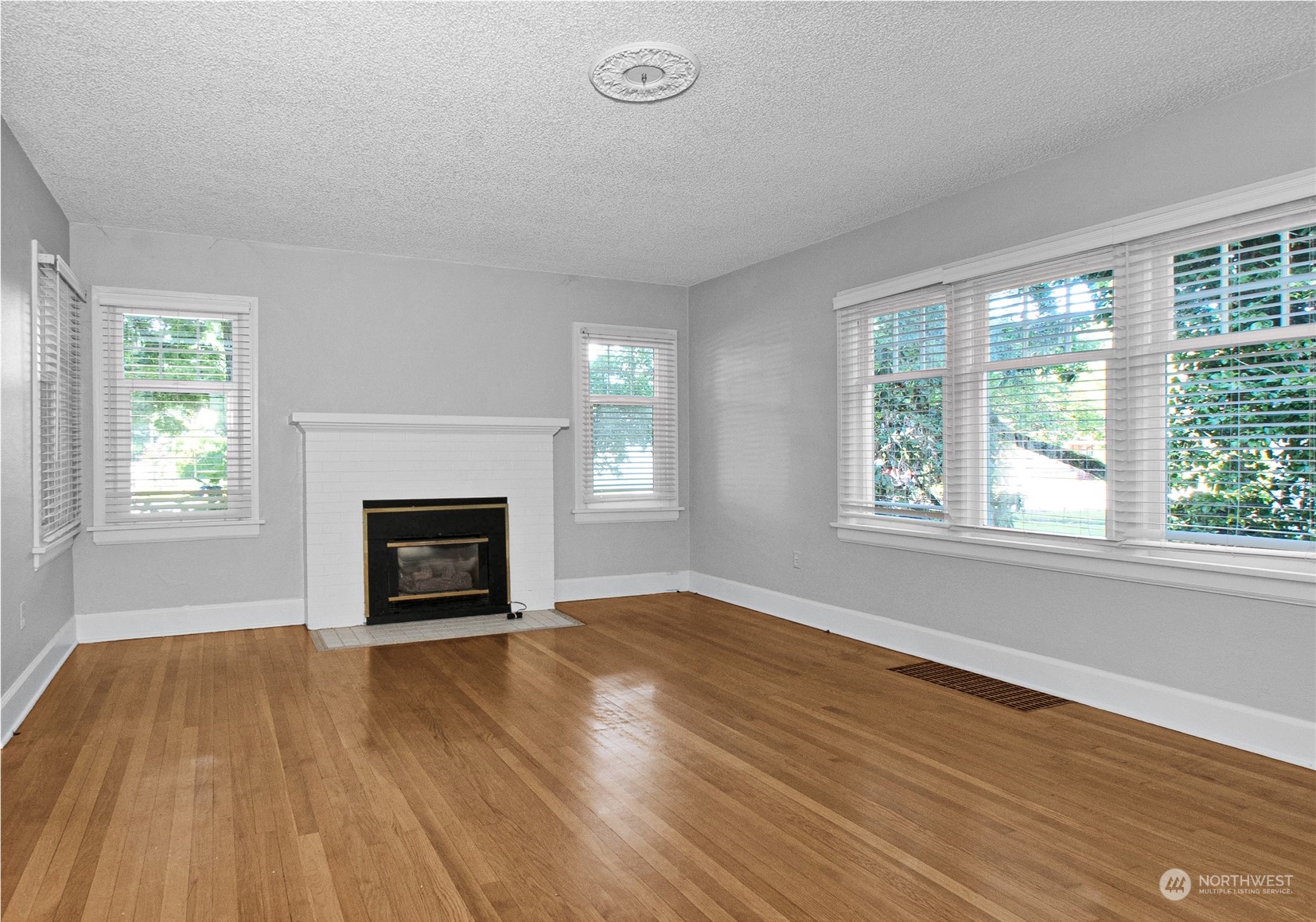 3122 Maringo Road Southeast Olympia, WA 98501 - Photo 4 of 32 Gallery Image 4