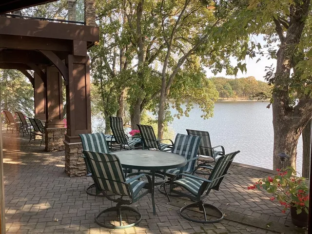 $849,900 | 1516 Bay Oaks Drive, Albert Lea, MN 56007