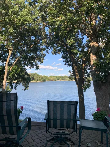 $849,900 | 1516 Bay Oaks Drive, Albert Lea, MN 56007