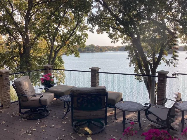 $849,900 | 1516 Bay Oaks Drive, Albert Lea, MN 56007