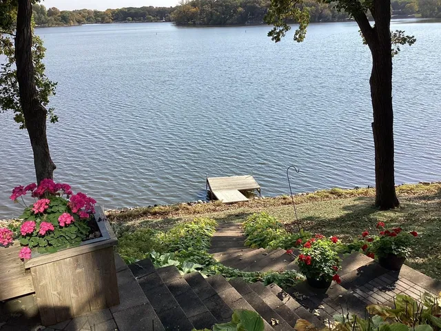 $849,900 | 1516 Bay Oaks Drive, Albert Lea, MN 56007