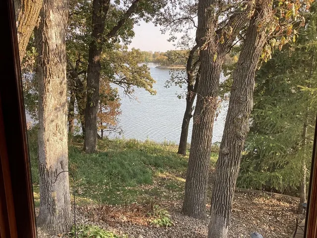 $849,900 | 1516 Bay Oaks Drive, Albert Lea, MN 56007