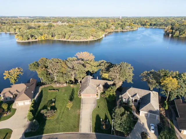 $849,900 | 1516 Bay Oaks Drive, Albert Lea, MN 56007