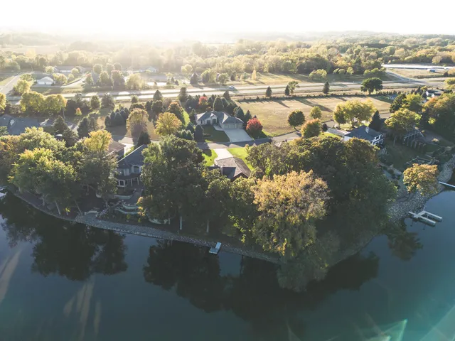 $849,900 | 1516 Bay Oaks Drive, Albert Lea, MN 56007