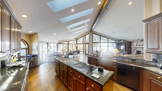 $849,900 | 1516 Bay Oaks Drive, Albert Lea, MN 56007