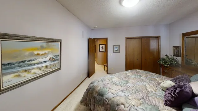 $849,900 | 1516 Bay Oaks Drive, Albert Lea, MN 56007