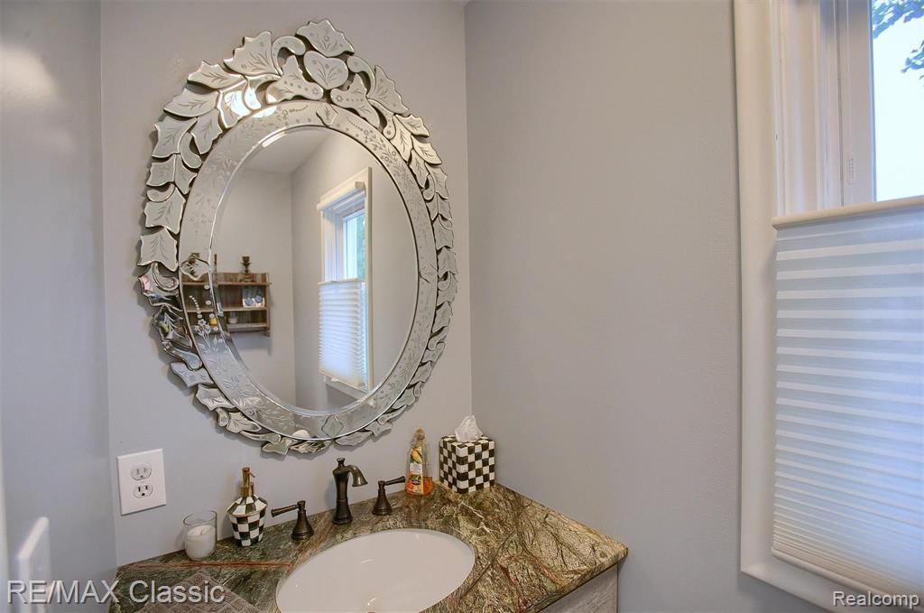 7415 Wing Lake Road Bloomfield Hills, MI 48301 - Photo 16 of 30
