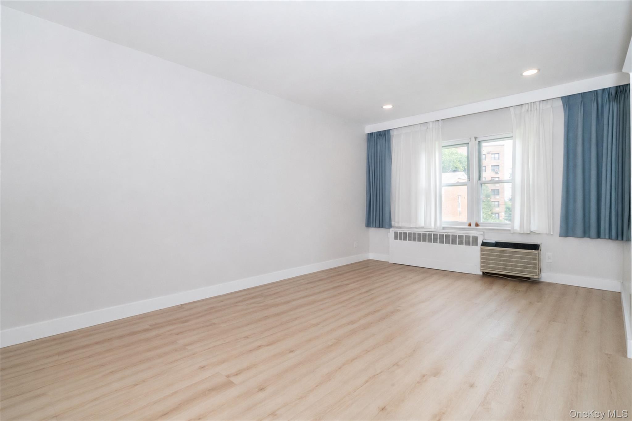 643 Pelham Road, Unit 4D New Rochelle, NY 10805 - Photo 3 of 37