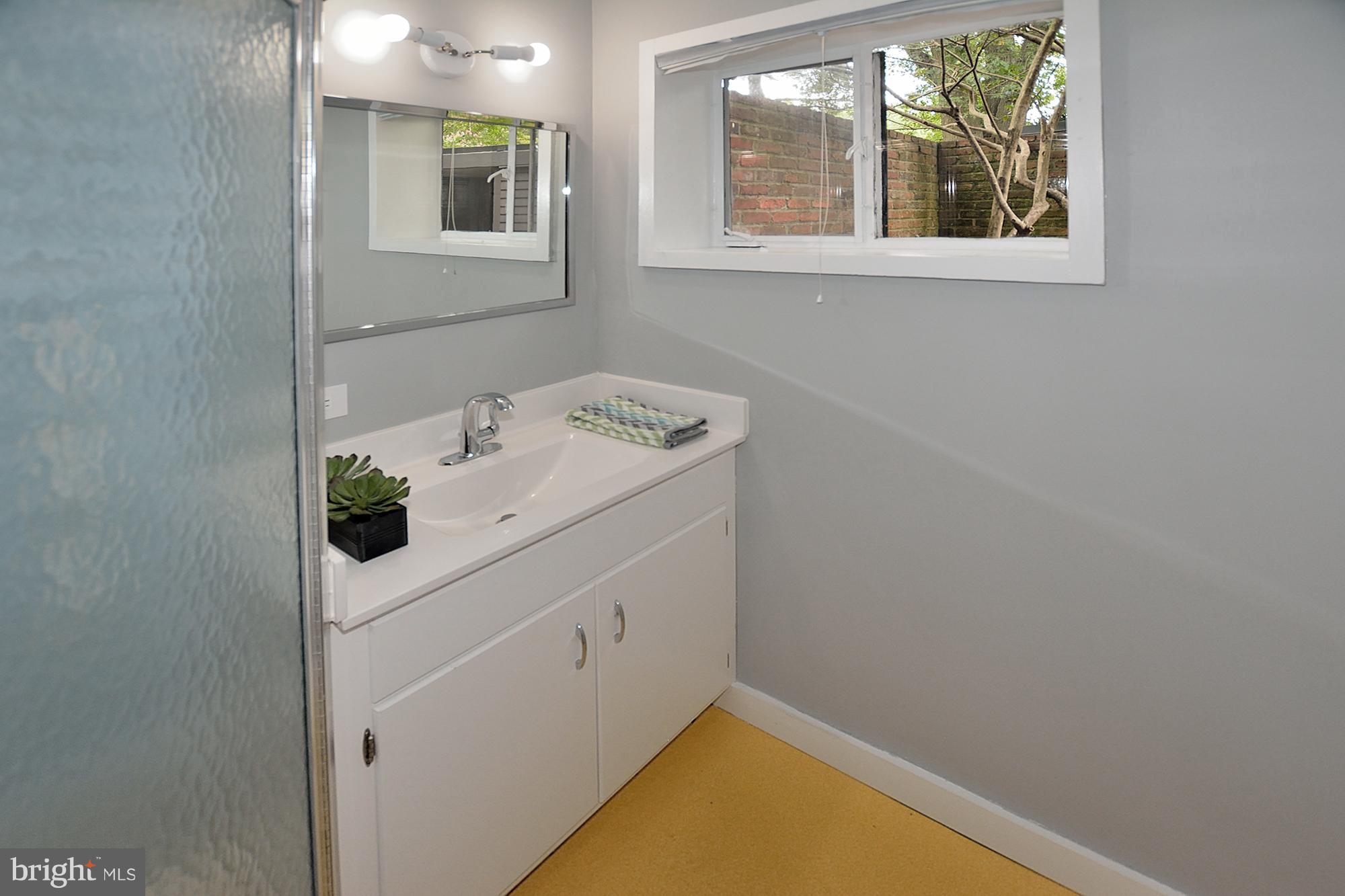 2209 Marthas Road Alexandria, VA 22307 - Photo 13 of 30 Bath