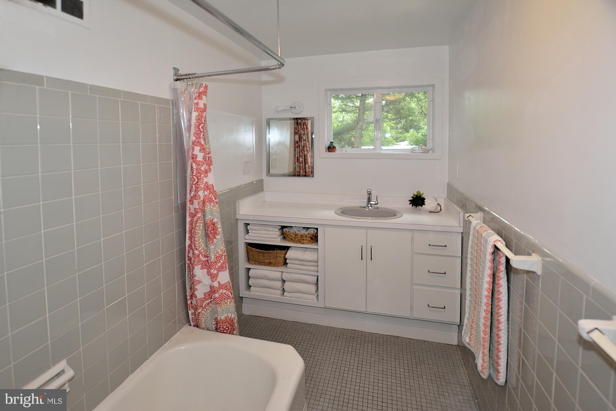 2209 Marthas Road Alexandria, VA 22307 - Photo 23 of 30 Bath