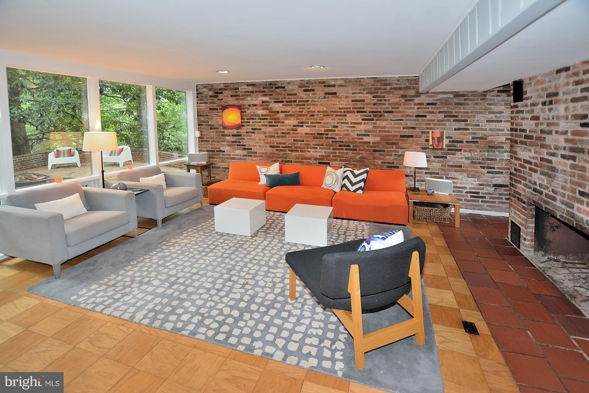 2209 Marthas Road Alexandria, VA 22307 - Photo 5 of 30 Living Room