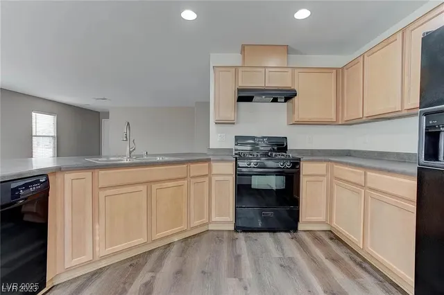 $2,000 | 7021 Town Forest Avenue, Las Vegas, NV 89179