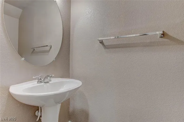 $2,000 | 7021 Town Forest Avenue, Las Vegas, NV 89179