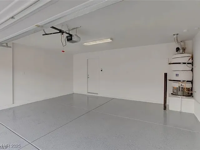 $2,000 | 7021 Town Forest Avenue, Las Vegas, NV 89179