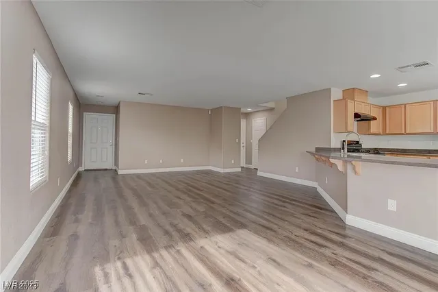 $2,000 | 7021 Town Forest Avenue, Las Vegas, NV 89179