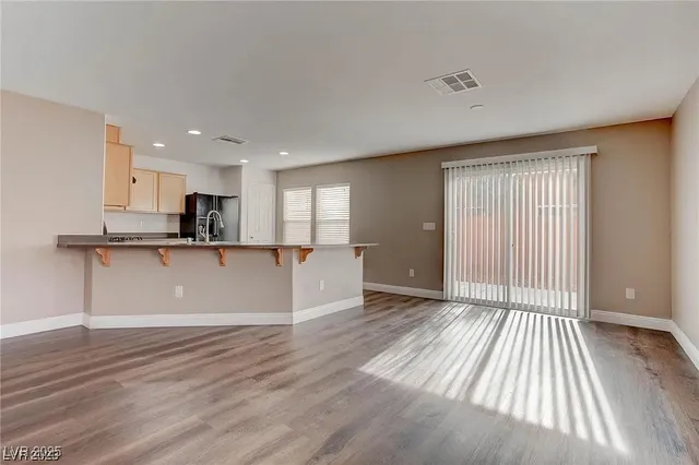 $2,000 | 7021 Town Forest Avenue, Las Vegas, NV 89179