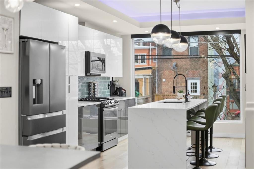 5228 Dresden Way Pittsburgh, PA 15201 - Photo 8 of 48