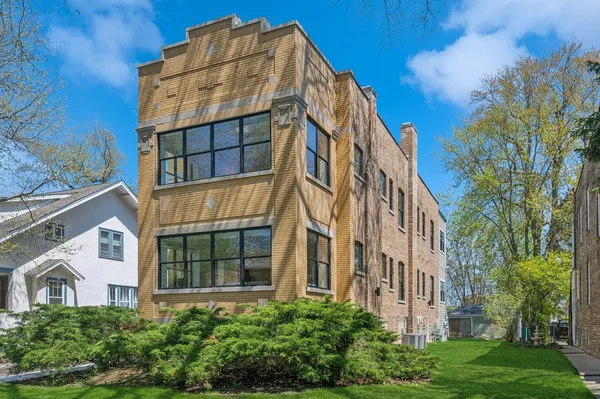 $4,500 | 2755 Eastwood Avenue, Unit 2, Evanston, IL 60201
