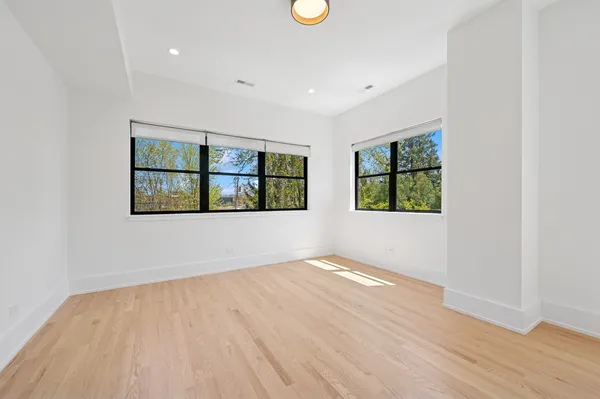 $4,500 | 2755 Eastwood Avenue, Unit 2, Evanston, IL 60201