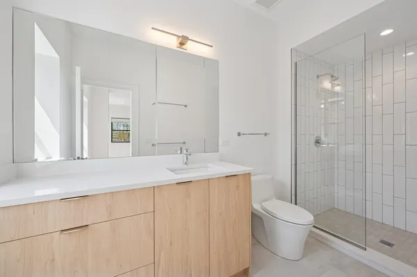 $4,500 | 2755 Eastwood Avenue, Unit 2, Evanston, IL 60201