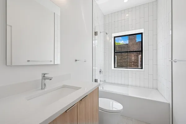 $4,500 | 2755 Eastwood Avenue, Unit 2, Evanston, IL 60201