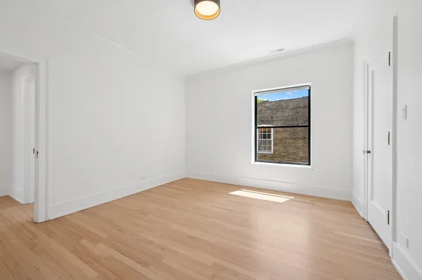 $4,500 | 2755 Eastwood Avenue, Unit 2, Evanston, IL 60201