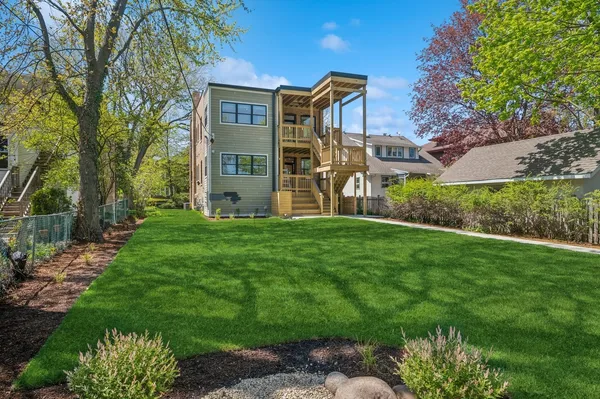 $4,500 | 2755 Eastwood Avenue, Unit 2, Evanston, IL 60201