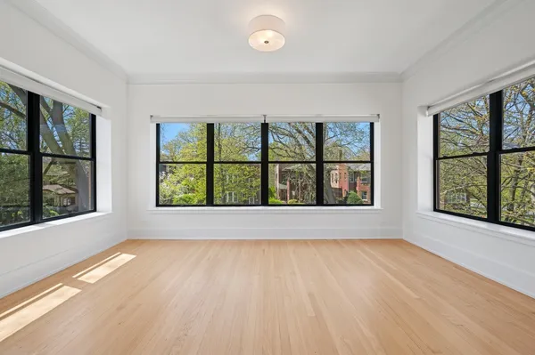 $4,500 | 2755 Eastwood Avenue, Unit 2, Evanston, IL 60201