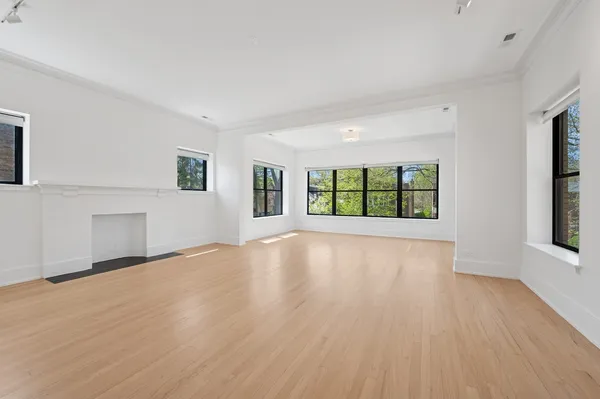 $4,500 | 2755 Eastwood Avenue, Unit 2, Evanston, IL 60201