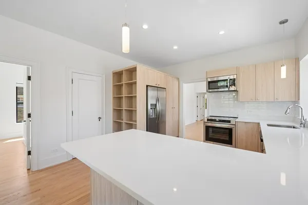 $4,500 | 2755 Eastwood Avenue, Unit 2, Evanston, IL 60201