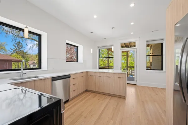 $4,500 | 2755 Eastwood Avenue, Unit 2, Evanston, IL 60201