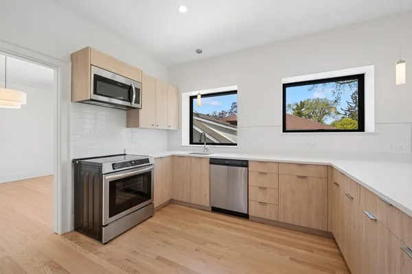 $4,500 | 2755 Eastwood Avenue, Unit 2, Evanston, IL 60201