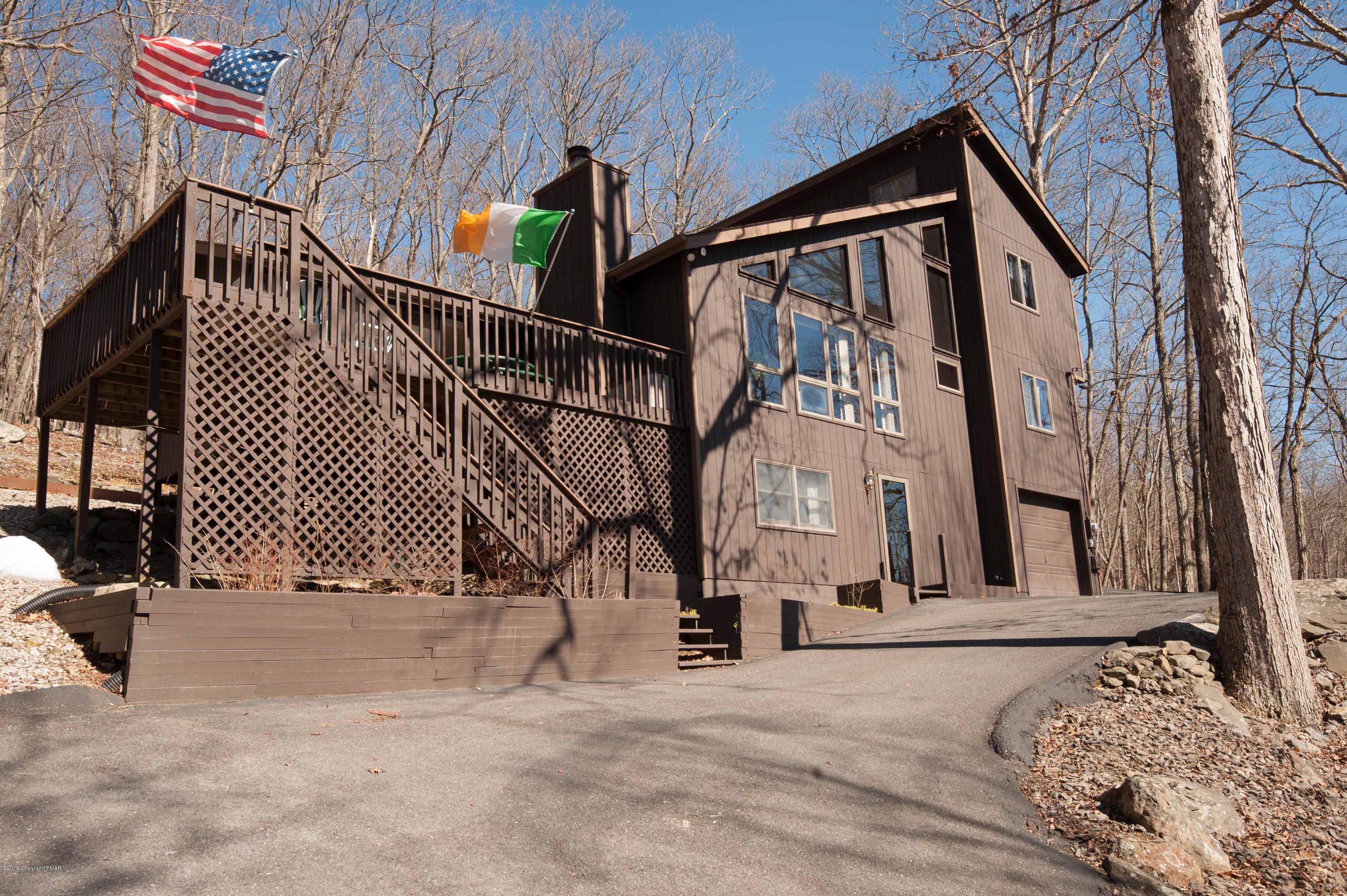 141 Radcliff Road Bushkill, PA 18324 - Photo 1 of 24 Front