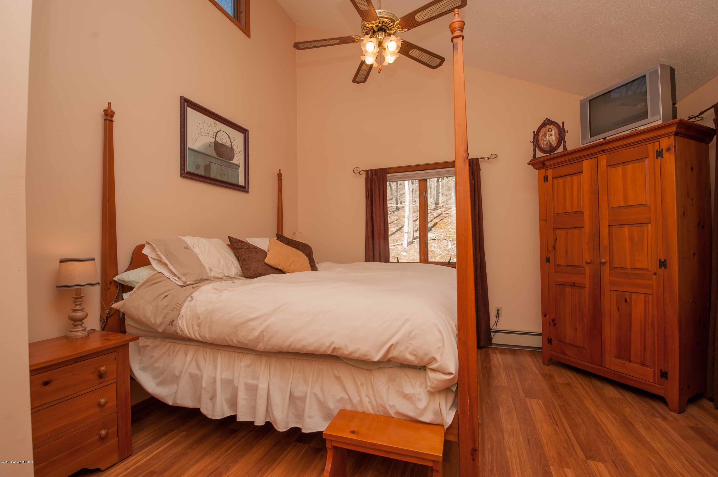 141 Radcliff Road Bushkill, PA 18324 - Photo 18 of 24 Master bedroom