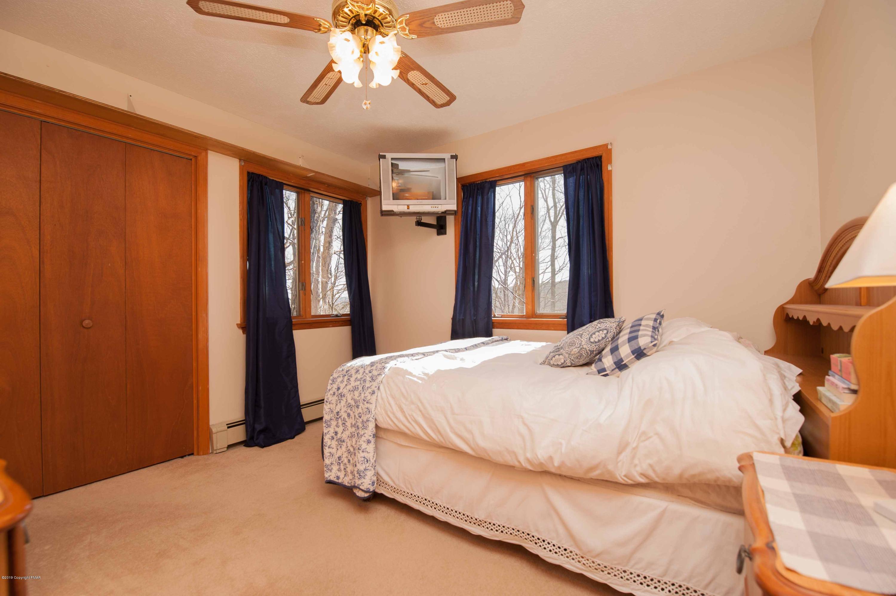 141 Radcliff Road Bushkill, PA 18324 - Photo 21 of 24 Bedroom 3
