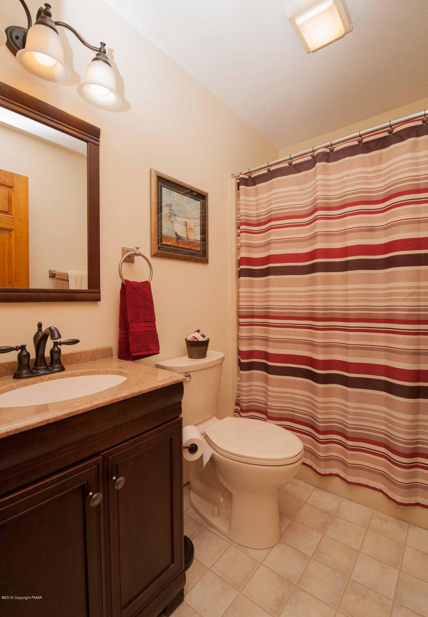 141 Radcliff Road Bushkill, PA 18324 - Photo 22 of 24 Main bath