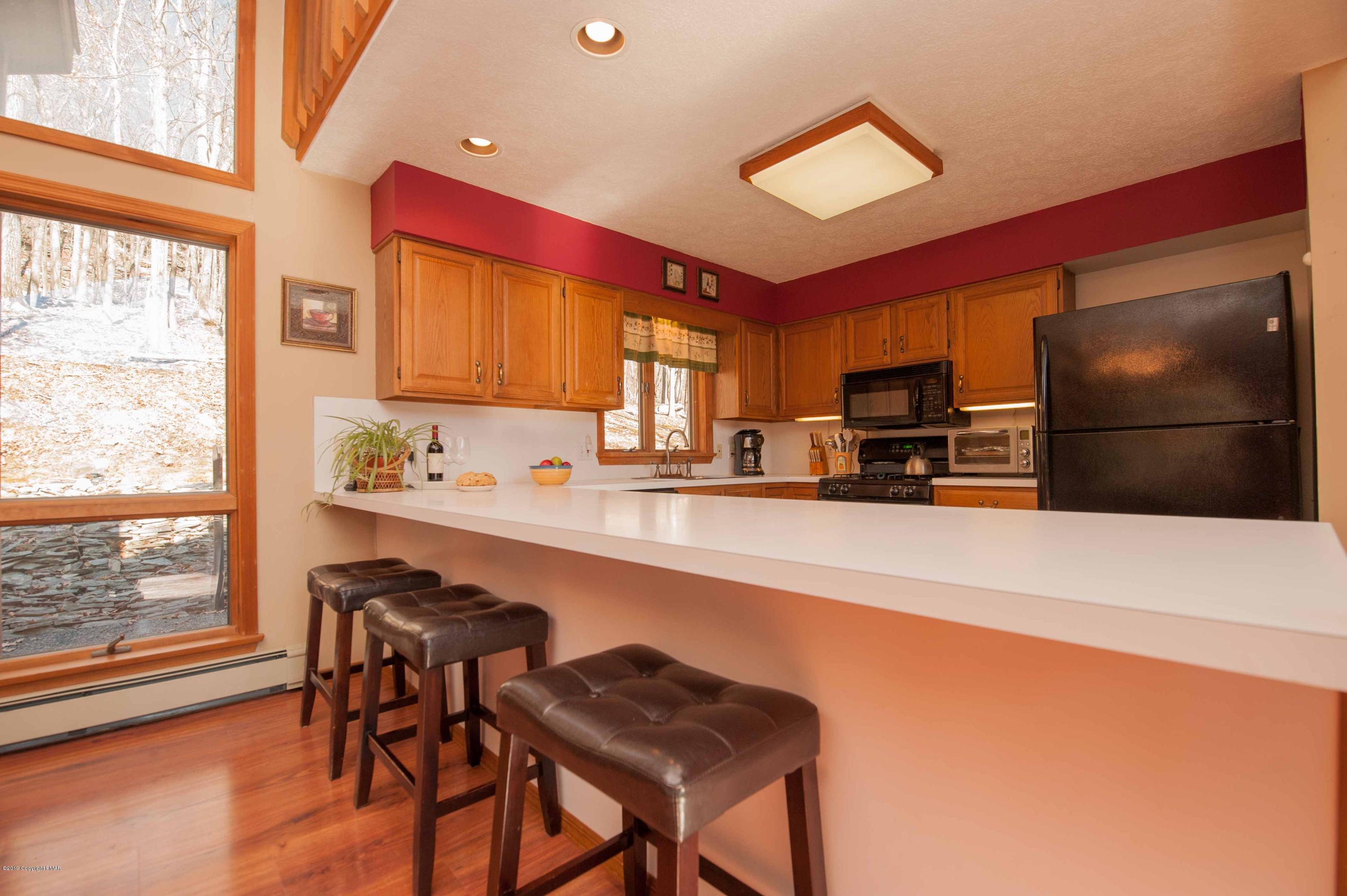 141 Radcliff Road Bushkill, PA 18324 - Photo 8 of 24 Kitchen