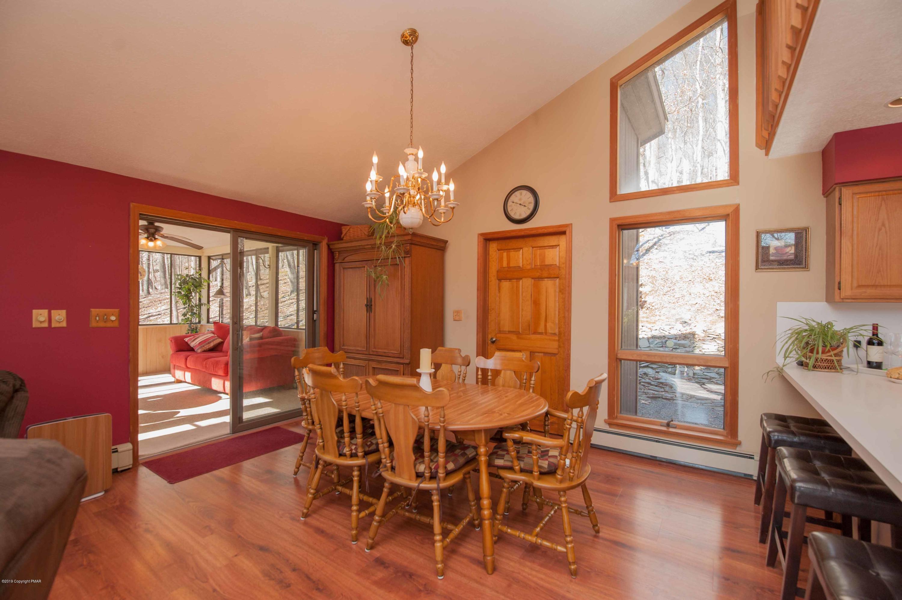 141 Radcliff Road Bushkill, PA 18324 - Photo 9 of 24 Dining area