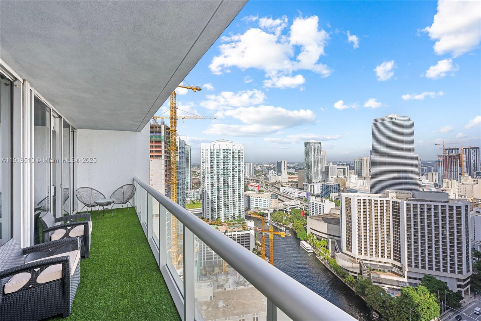 485 Brickell Avenue, Unit 3503 Miami, FL 33131 - Photo 14 of 23 a view of a balcony with city view