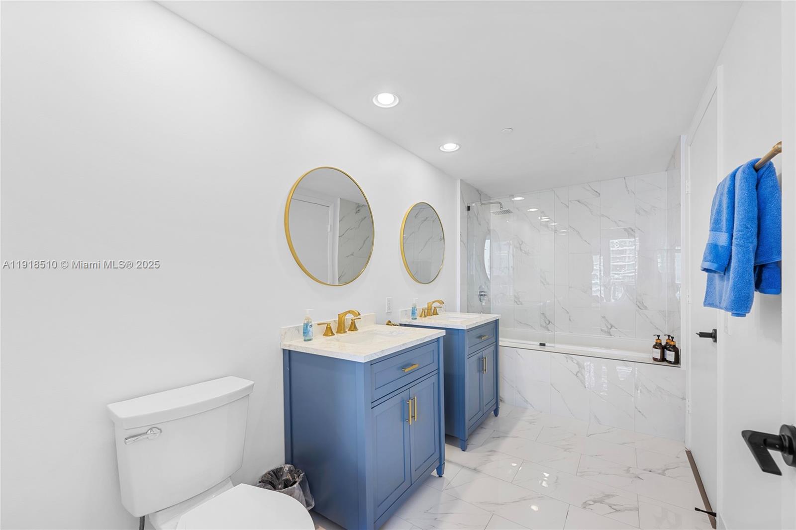 485 Brickell Avenue, Unit 3503 Miami, FL 33131 - Photo 19 of 23 a bathroom with a toilet a sink a tub and a mirror