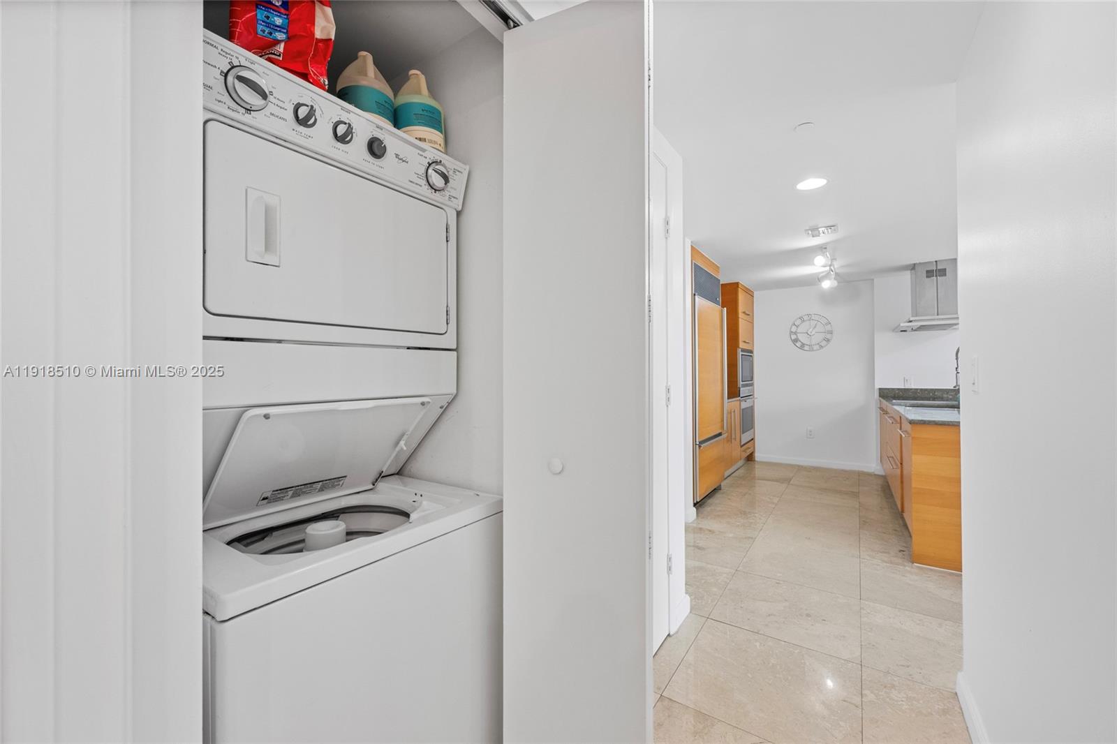 485 Brickell Avenue, Unit 3503 Miami, FL 33131 - Photo 22 of 23 a utility room with dryer and washer