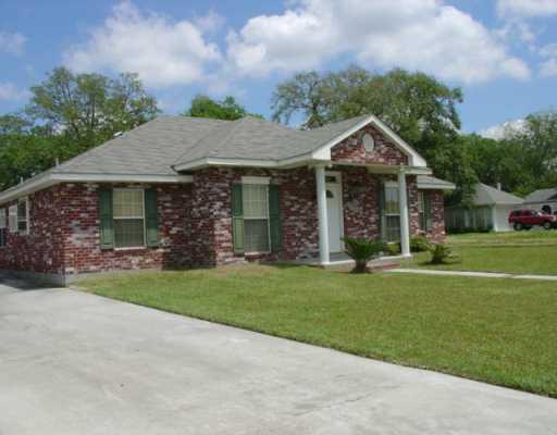 126 Country Manor Road Belle Chasse, LA 70037 - Photo 2 of 8 Gallery Image 2