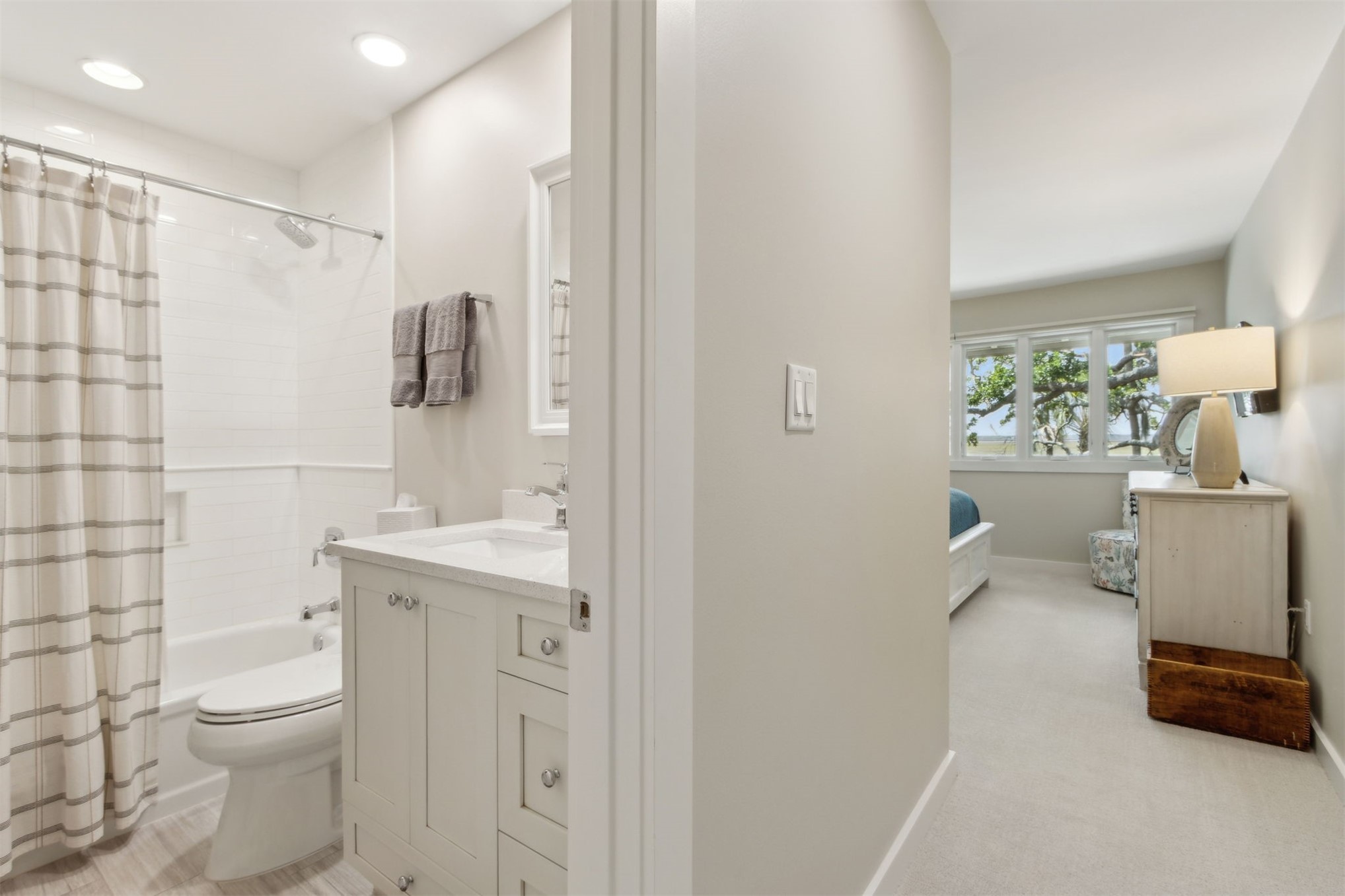 3424 Sea Marsh Road, Unit 3424 Fernandina Beach, FL 32034 - Photo 20 of 27 Guest Bathroom