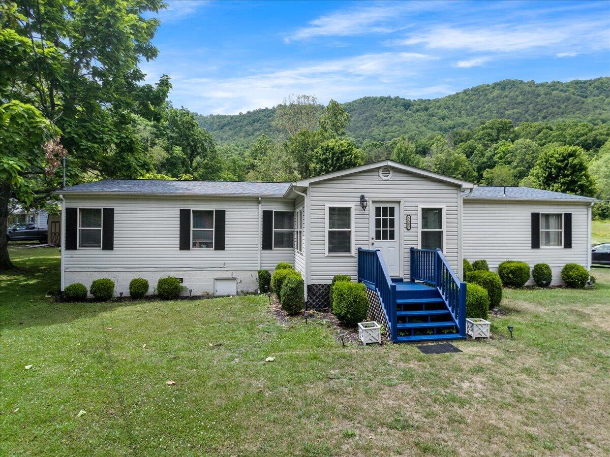 5583 Bradshaw Road Salem, VA 24153 - Photo 4 of 51 04-DJI_20260630141843_0004_D