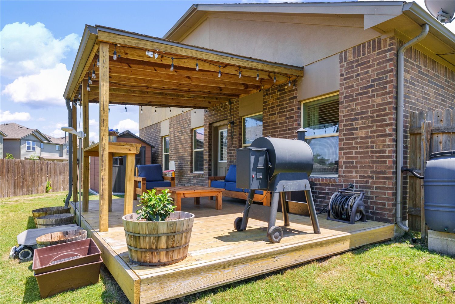 717 Kaluga Trail Leander, TX 78641 - Photo 27 of 40 a view of a chairs and table in the patio