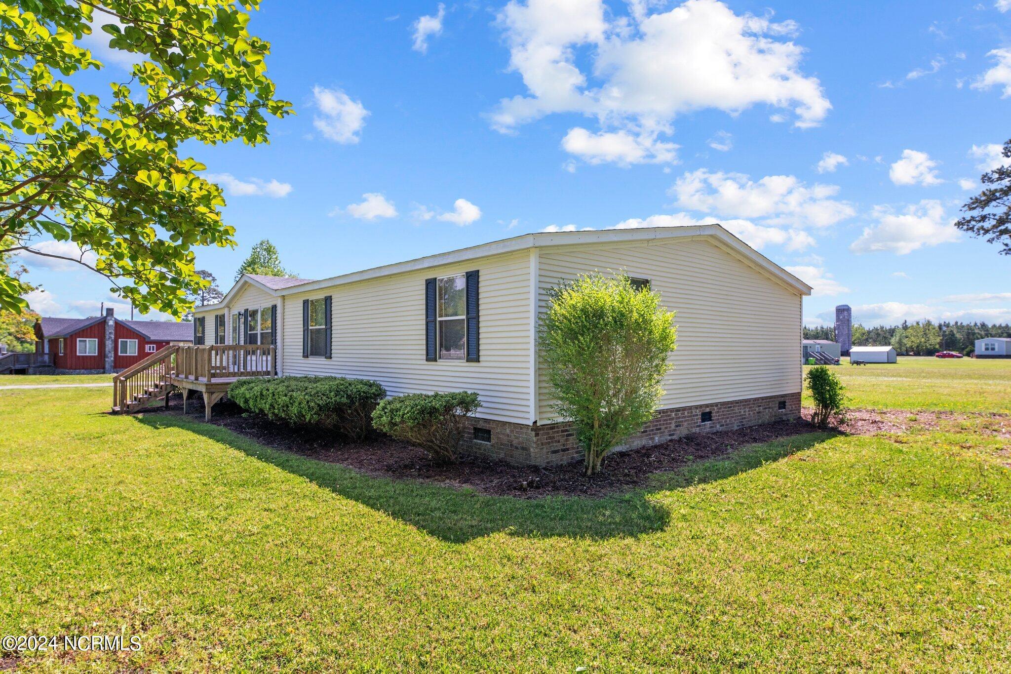 516 Cicero Riggs Road Cove City, NC 28523 - Photo 3 of 23 Side View
