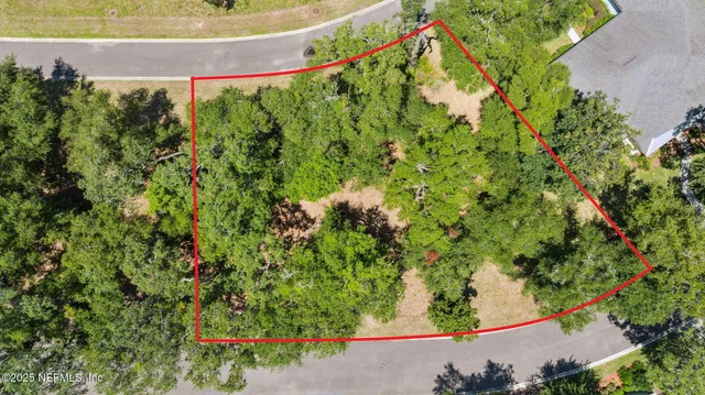 an aerial view of a house having yard