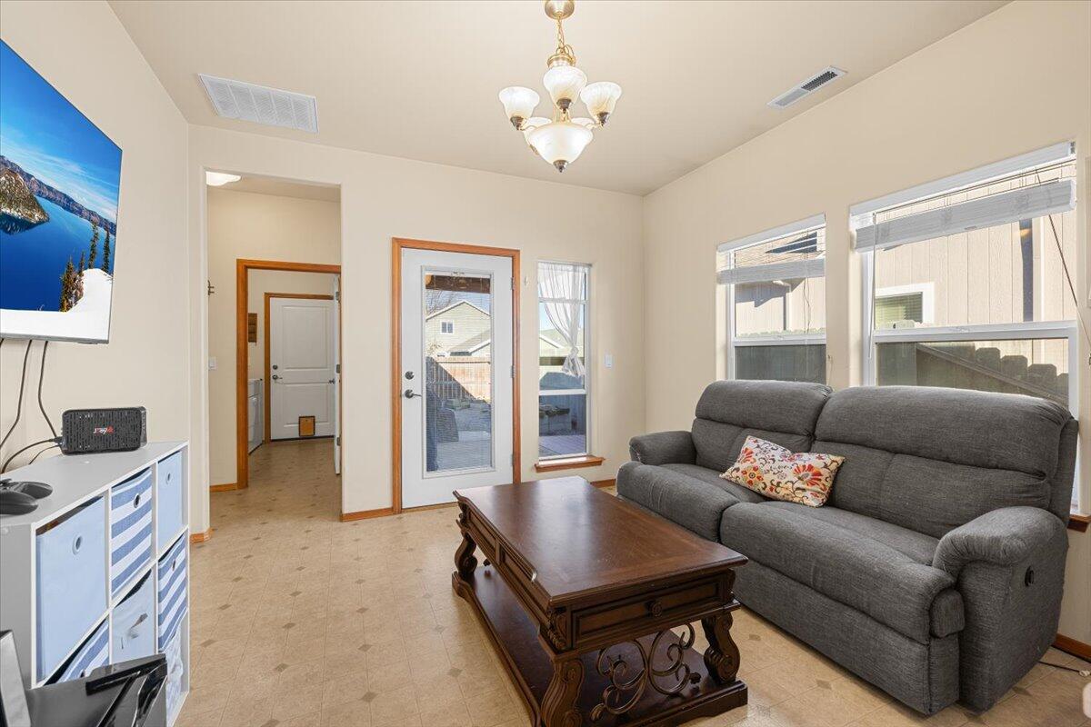 369 Cascade Drive Central Point, OR 97502 - Photo 13 of 42 360_Cascade_13