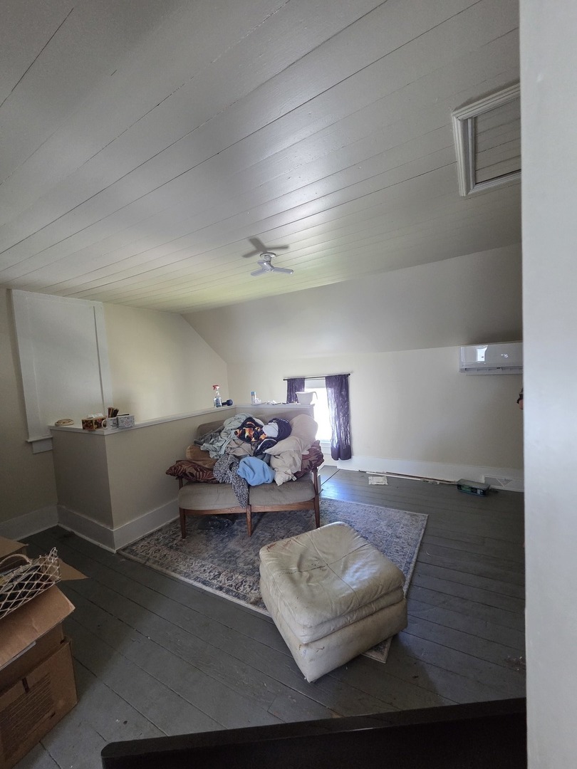 335 6th Avenue North Clinton, IA 52732 - Photo 14 of 23 a living room with furniture